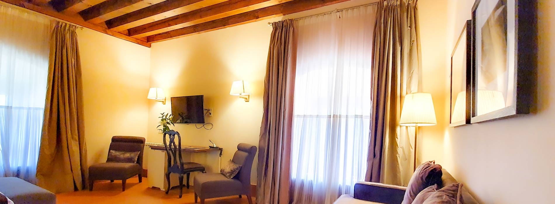 Televisión pequeña - Picture of Hotel San Antonio el Real, Segovia -  Tripadvisor